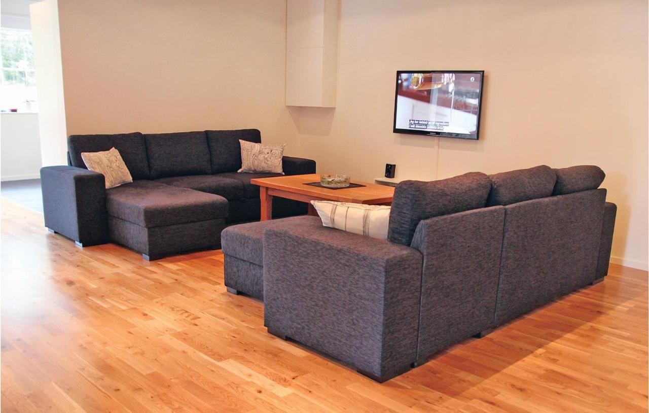 2 Bedroom Cozy Apartment In Habo Mullsjo Luaran gambar