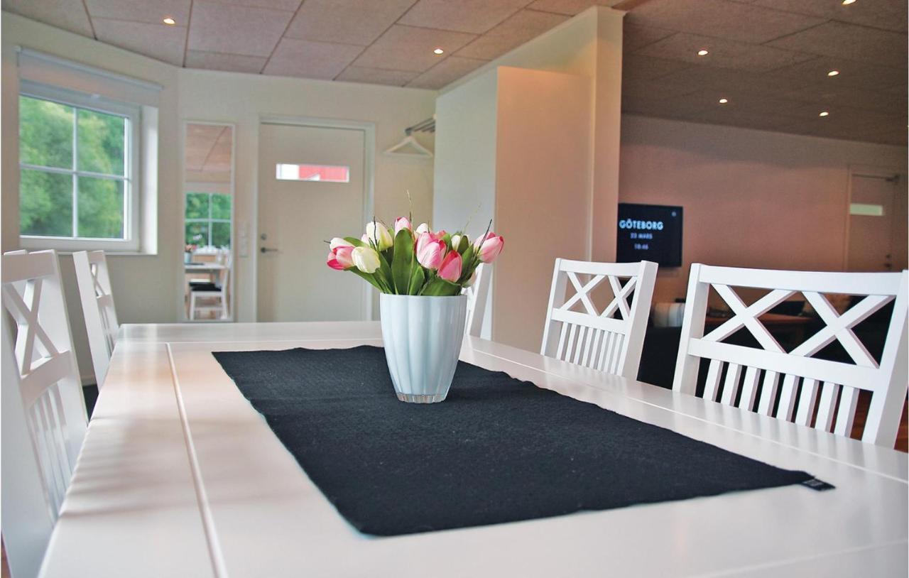2 Bedroom Cozy Apartment In Habo Mullsjo Luaran gambar