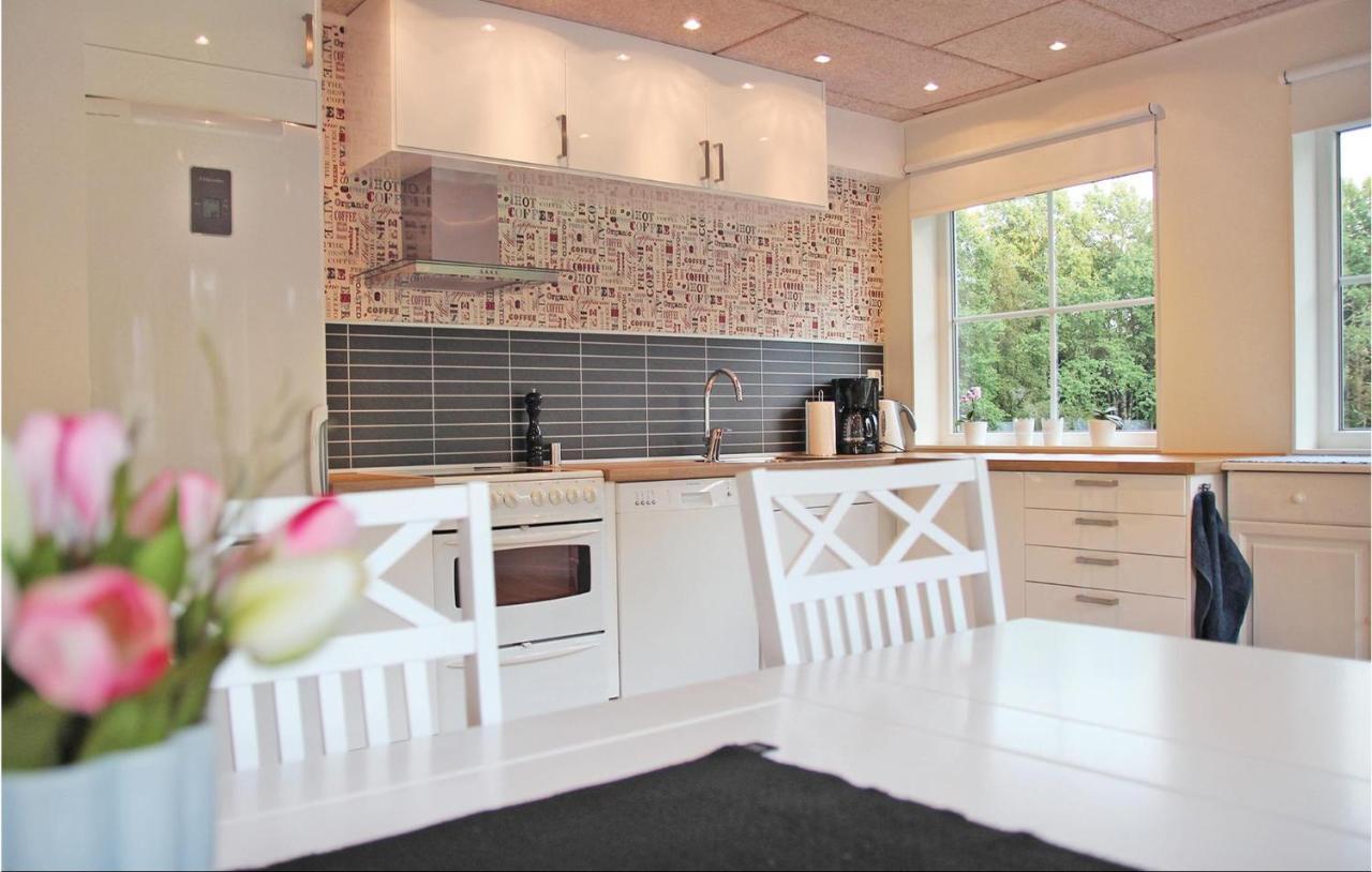 2 Bedroom Cozy Apartment In Habo Mullsjo Luaran gambar