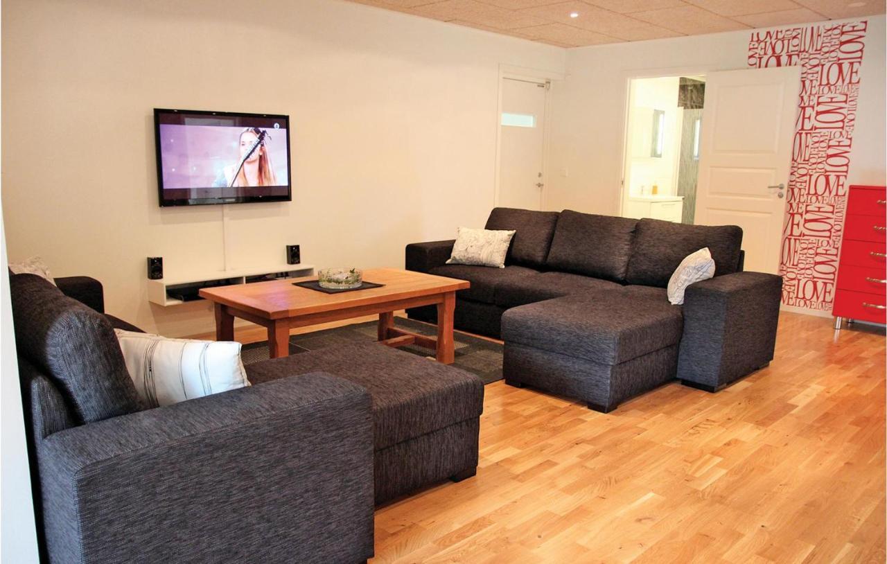 2 Bedroom Cozy Apartment In Habo Mullsjo Luaran gambar