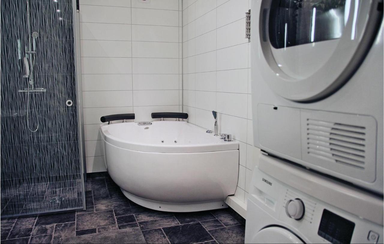 2 Bedroom Cozy Apartment In Habo Mullsjo Luaran gambar
